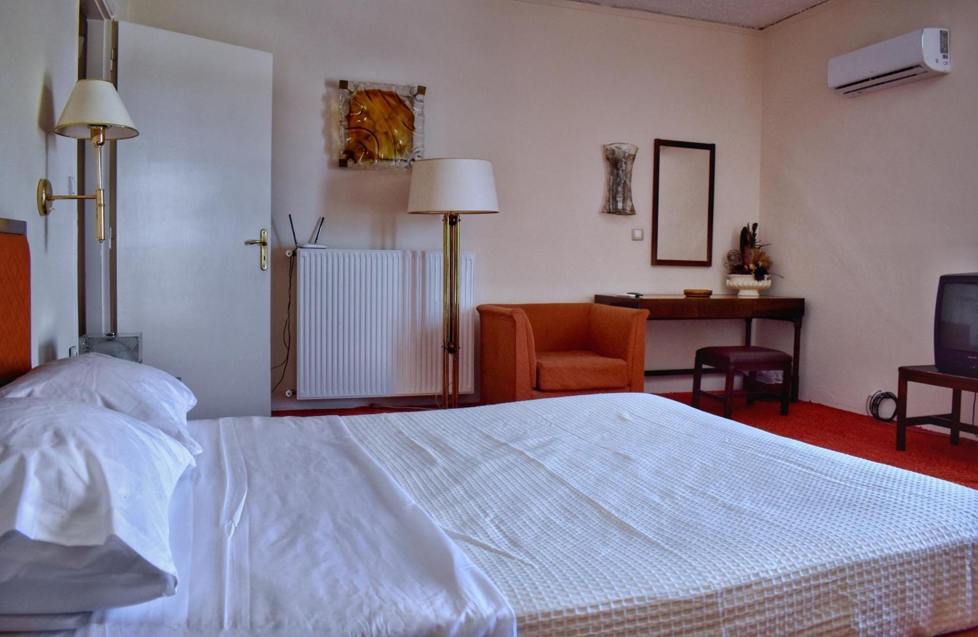 Hotel Theoxenia Mesolóngion Exteriör bild