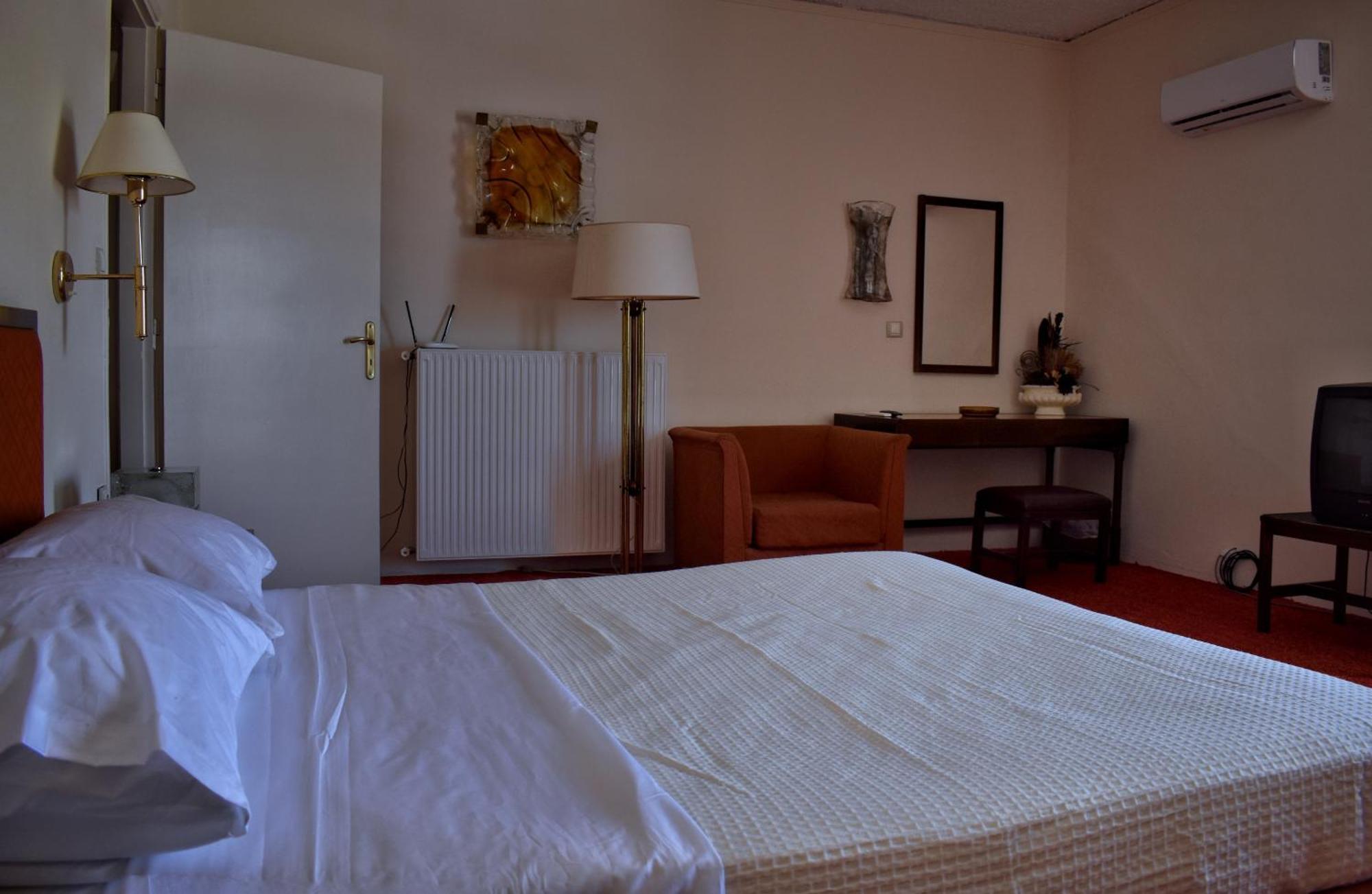 Hotel Theoxenia Mesolóngion Exteriör bild